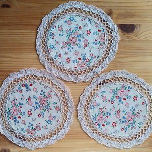 3 VINTAGE ANTIQUE Floral napkins with silk crochet